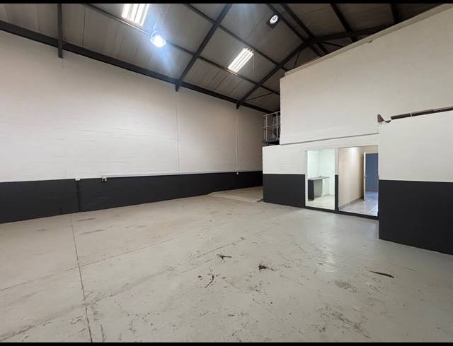 275M² WAREHOUSE TO LET IN STRAND INDUSTRIA